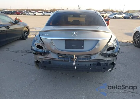 2016 Mercedes-Benz C 300 Luxury/Sport z USA, uszkodzony, nr VIN 55SWF4JBXGU144956